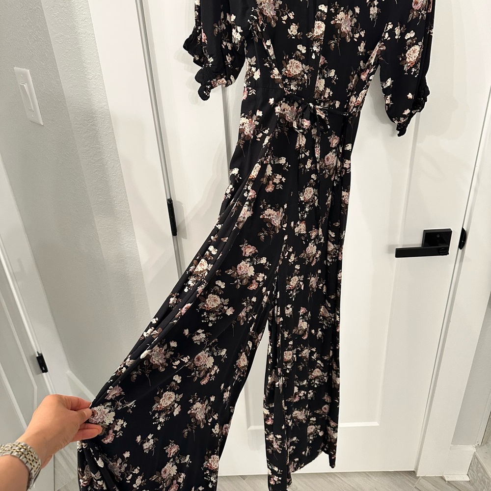 NATURAL LIFE Black Floral Jumpsuit with Wide-Leg Silhouette